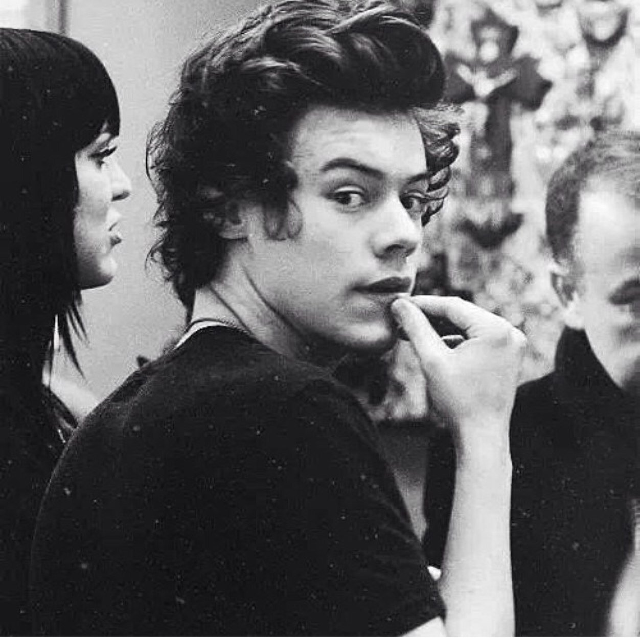 ↬I gave you a free follow bc you're perf and ily↫ please follow @sexualcurly♡