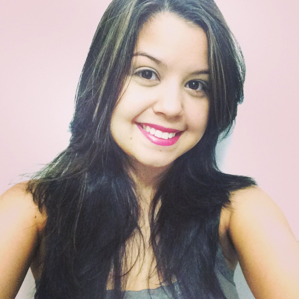 O mundo pode até me fazer chorar,Mas Deus me quer sorrindo.!