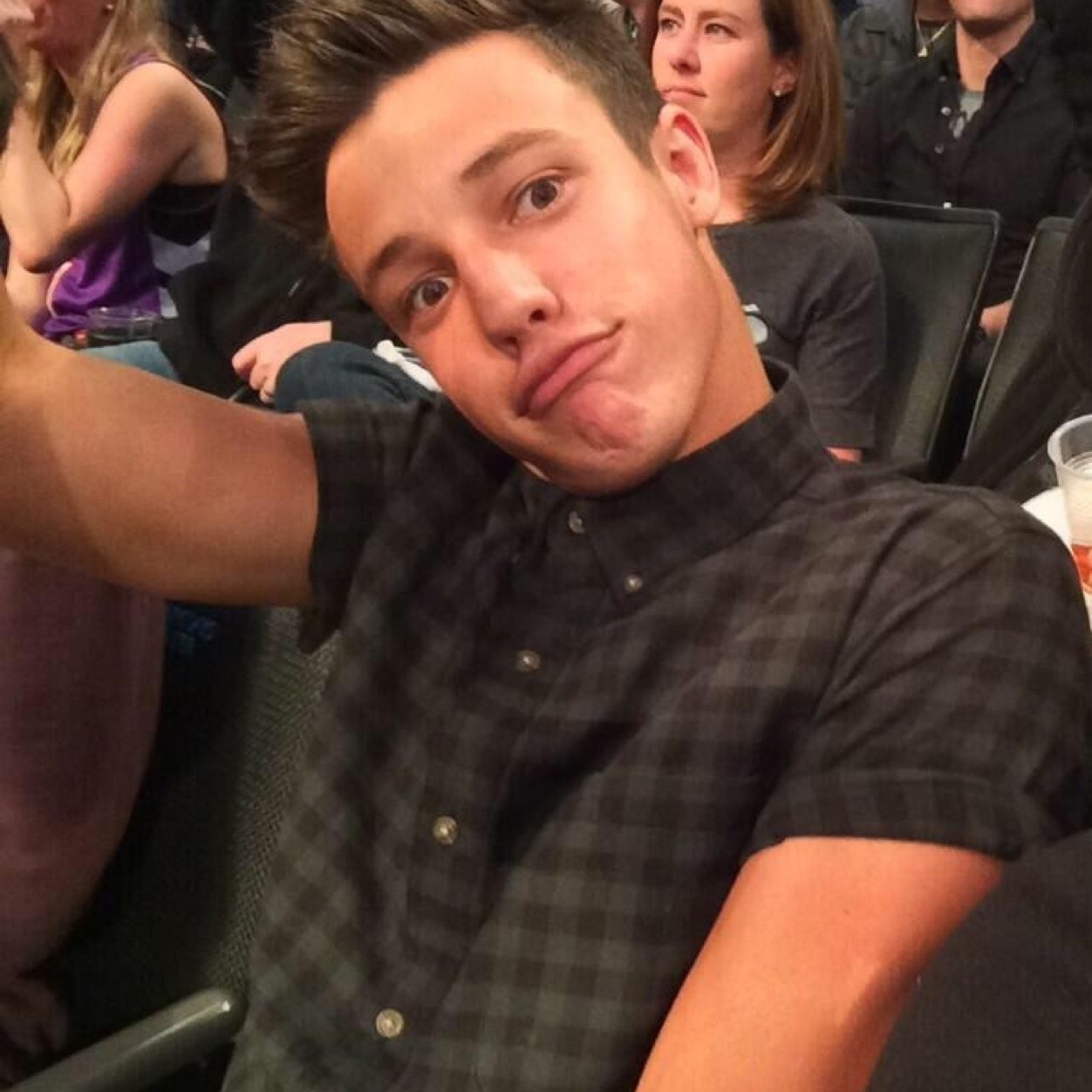 @freakingdxllas just gave you a free follow! follow her if you love the magcon boys yo
