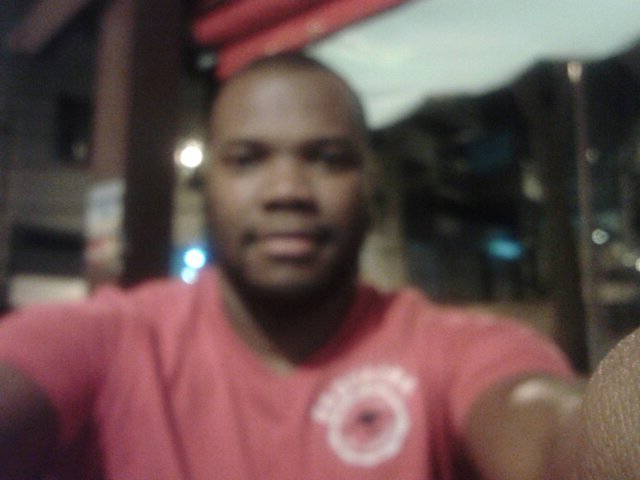 Quem se define se limita  .:)Se acha que nao pode ser feliz, seja feliz do nada, a vida é bela esqueça seus problemas.!!!!