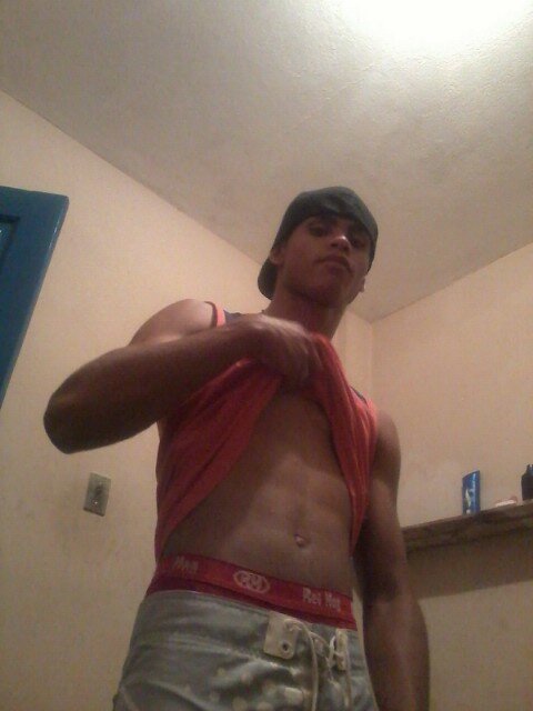 Sou moreno, tenho 20 anos,sou FLAMENGUISTA de corpo e alma, atualmente trabalho em um Supermercado. Celular (22) 998958945!!! quero fazer novas amizades. Gerson