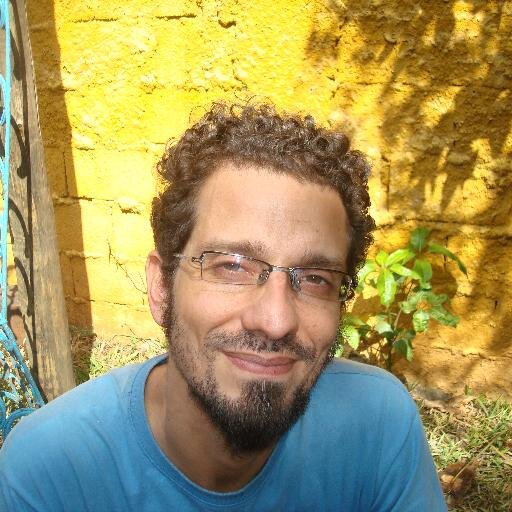 Integro minha formação como Engenheiro Civil aos princípios de design ecológico no desenvolvimento de projetos e estratégias inovadoras para gestão de Água.