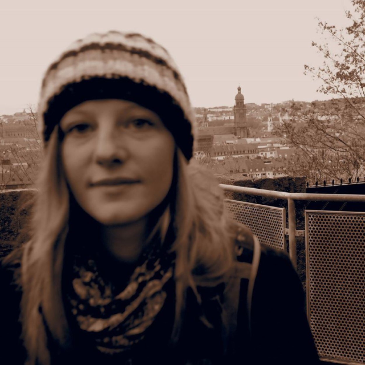 Ever an optimist. Anthropology and development. Classic cars, colourful scarves, tea, pretty dresses, hiking and the outdoors.Co-Leader of @fairlyeducated