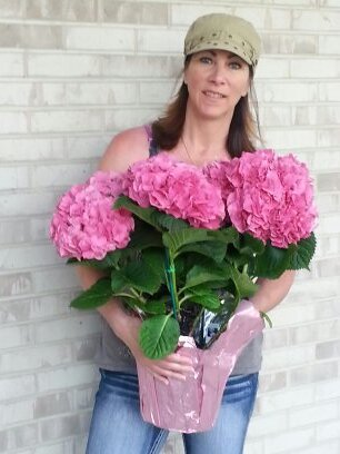 Christ Follower, Prayer Warrior! Looking to connect with friends/family. Volunteer for causes that I believe in. Recently converted gym rat!! Working it....