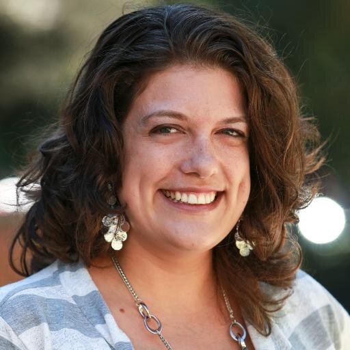 freelance writer/editor, mommy blogger, compulsive reader, God-lover.