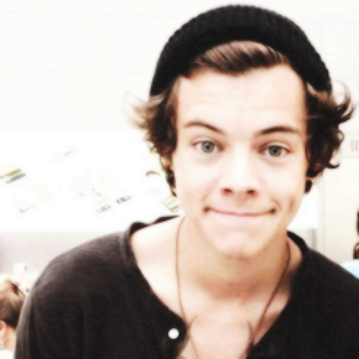 hey babe I just give you a free follow in return please follow @salutdemisaveme thanks ily she follows back♡♡♡