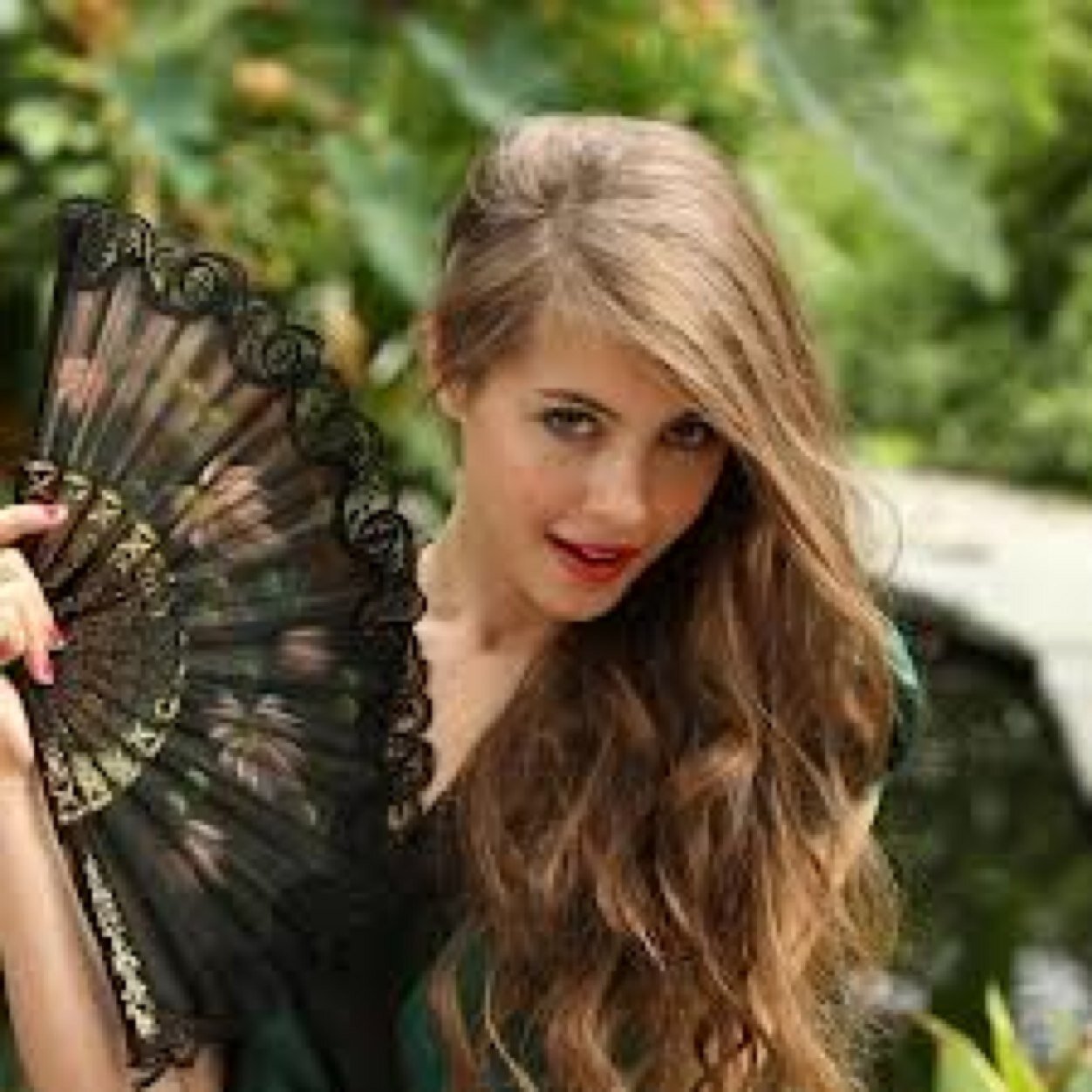 Money isn't everything. I want you to see the girl behind the name. The real me. Rp/Semi-Canon