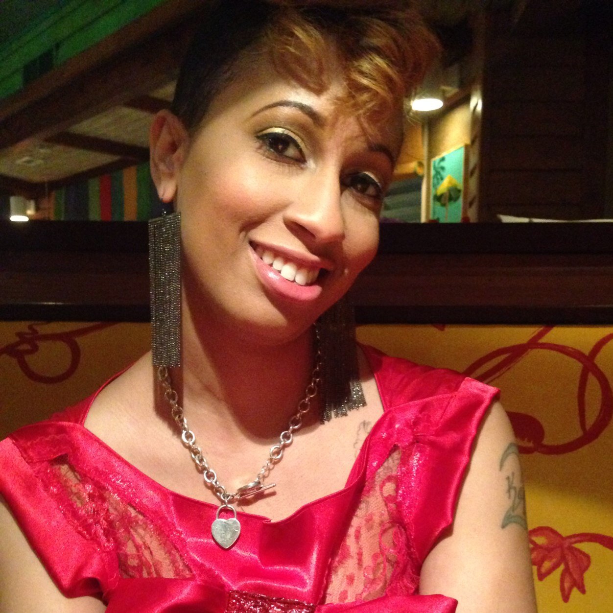 Married to @ireed83 30yrs old, detroit to jackson,TN , model, sing, write, independent #TeamiPhone5 #Teampretty