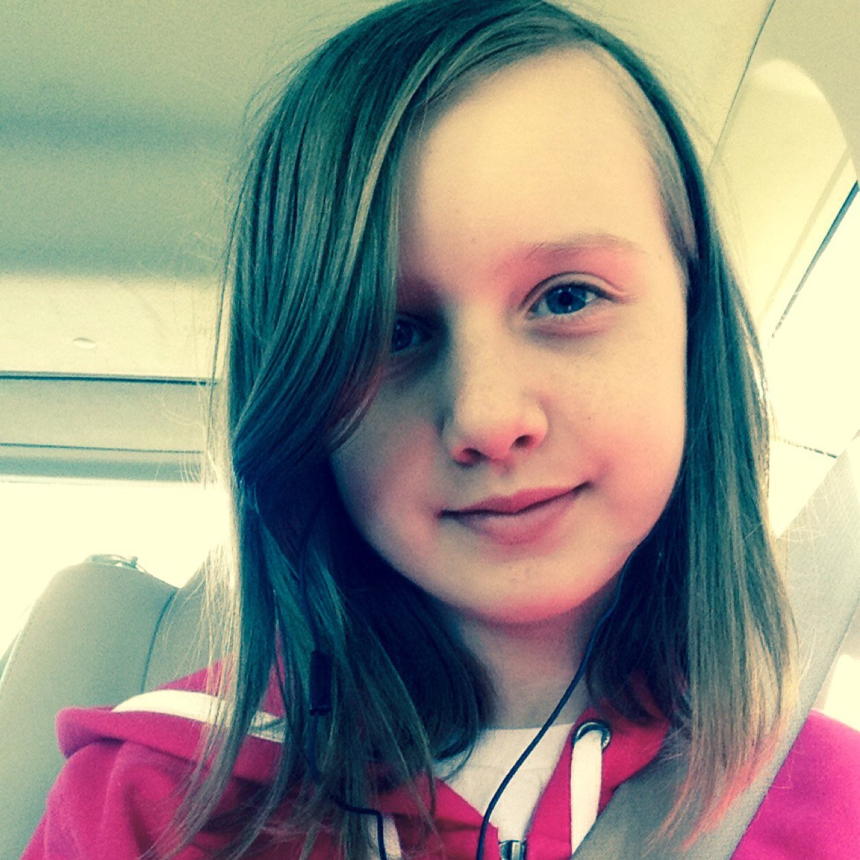 Hi my name is Juliana and i hope you follow me and if you have Instagram my username is bluebird1058 and if you play Roblox my username is SkylerGirl16