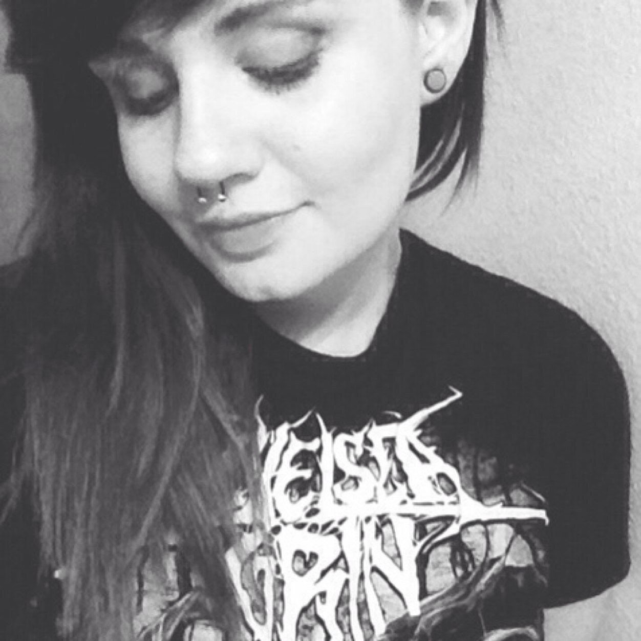 ☆*:.｡. art, music, bubble baths, fantasy, nature, psychopaths, magic, daydreaming, butts, and spooky ghosts .｡.:*☆