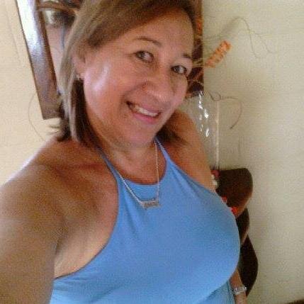 SENCILLA ,HUMILDE ...... AMO AMIS HIJOS YA QUE SON MI MAYOR TESORO EN LA VIDA