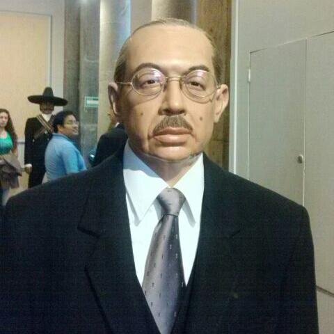 63, Abuelo de 3 pendejos. Yo saco los roles pero si las viejas sacan las chichis.