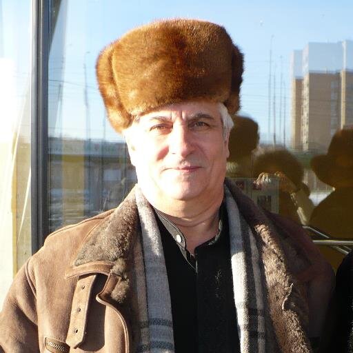 Жил 34 года на севере г Нефтеюганск добывал нефть,сейчас  переехал в Тюмень