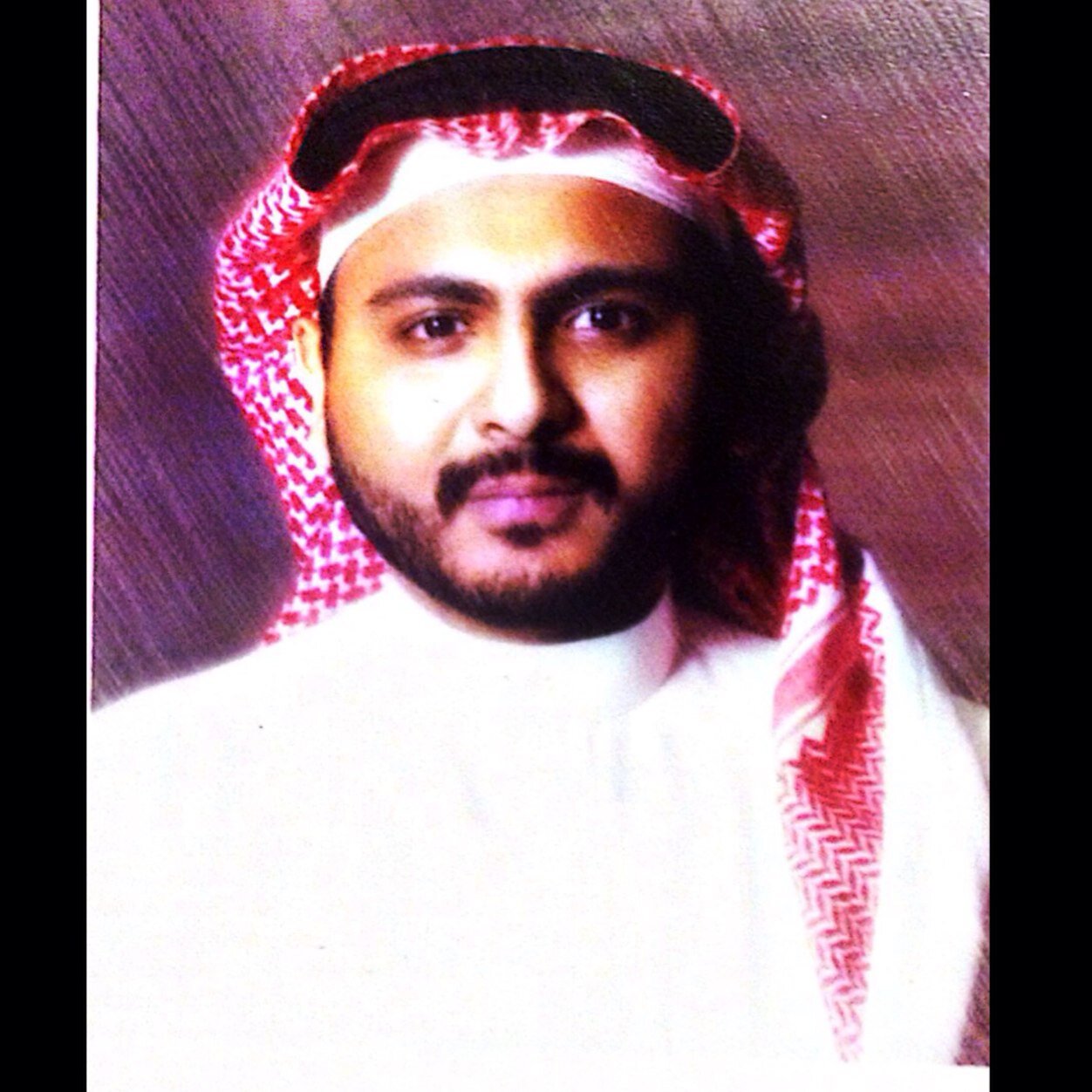 دقق البحث في اشياء تسعدك وعش باشراقة دائمة ولاتنسى ان تبتسم والمهم توكل على الله في كل امورك