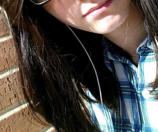 Baby anon^^stoner^^awkward^^nerd^^I follow back