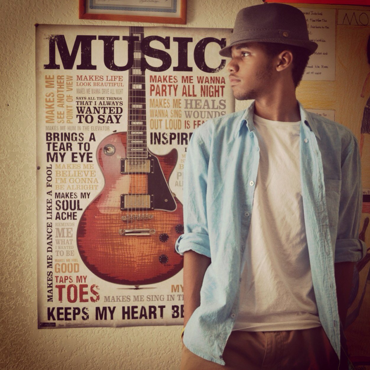 I'm a YouTuber, I'm a Musician, And I'm having a blast so come join me! ~Leonardo Scott~ Peace, Love, and Wings of Doves. All virtues for a perfect life.