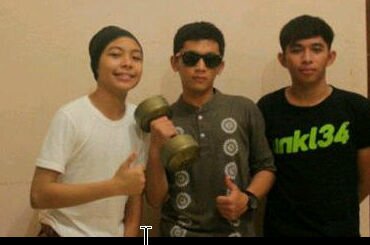 Ada apa kok liat-liat :)