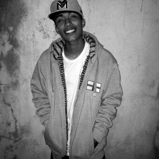 Tanto morre o sábio como
morre o louco, de herói e
bandido todo mundo tem um
pouco
#VozSemMedo