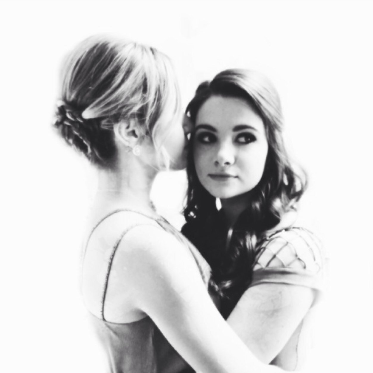 i'll be right by your side, holding your hand the whole time. | main account: @IzzyPieterse