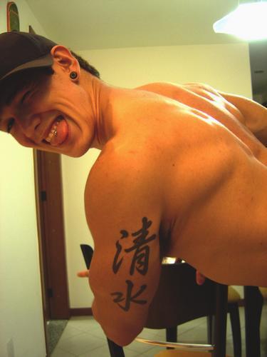 MiamiHotties's profile picture. microblogging about the hotties I see down here in Miami.