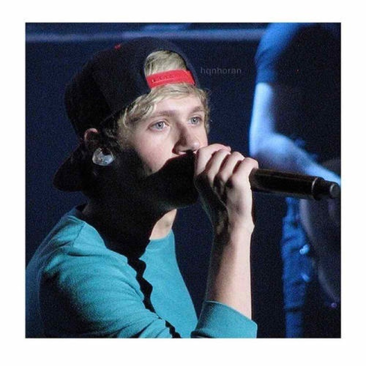 i give you a free follow so follow @blindnouis she follows back // spamming n voting acc