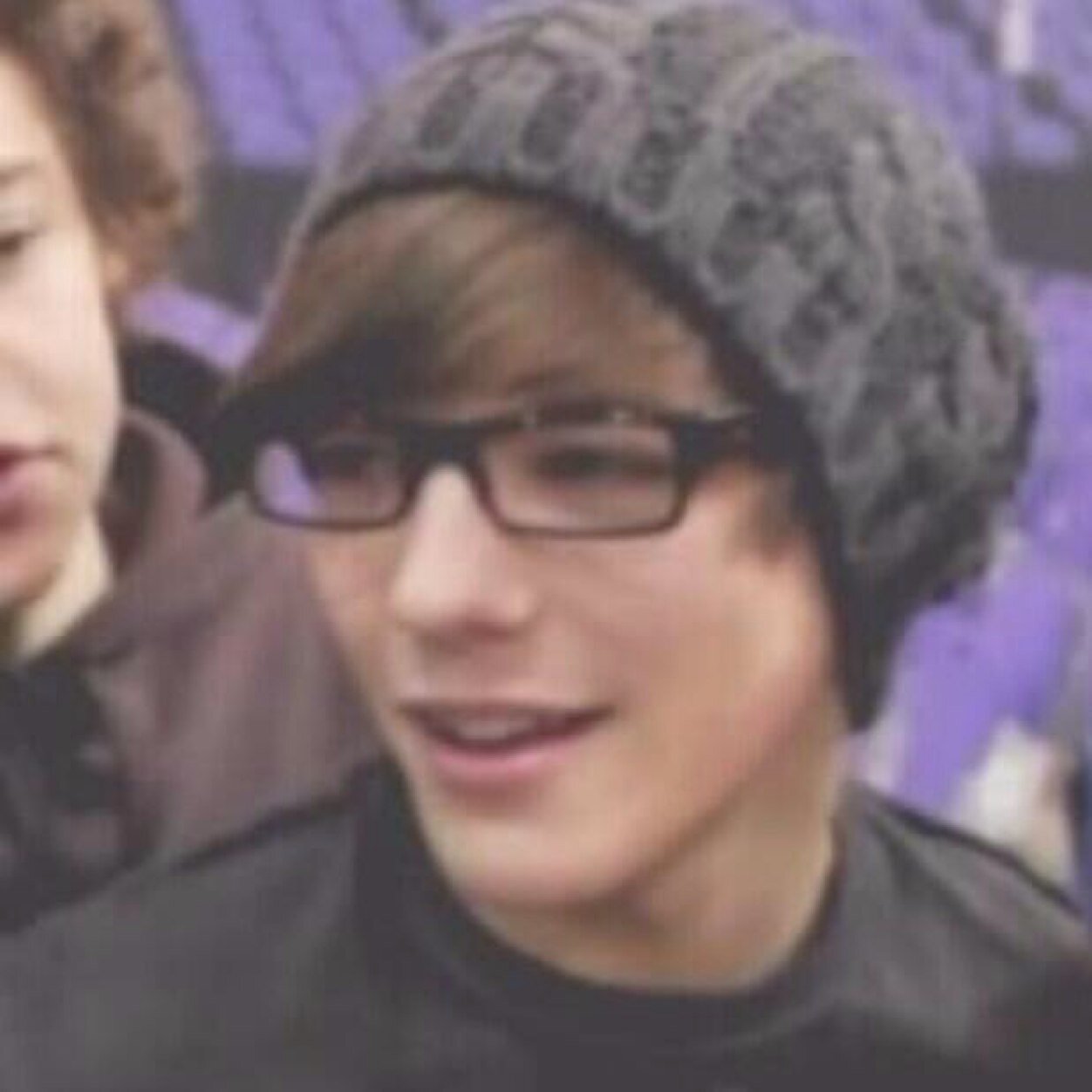 Hello there lovely, could you please follow @visualou? Thanks hun (: