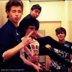 Two girls supporting the amazing @5SOS if you love the boys then follow this account and follow our main accounts @Jaibrooksarmy1 @Niallspatato__