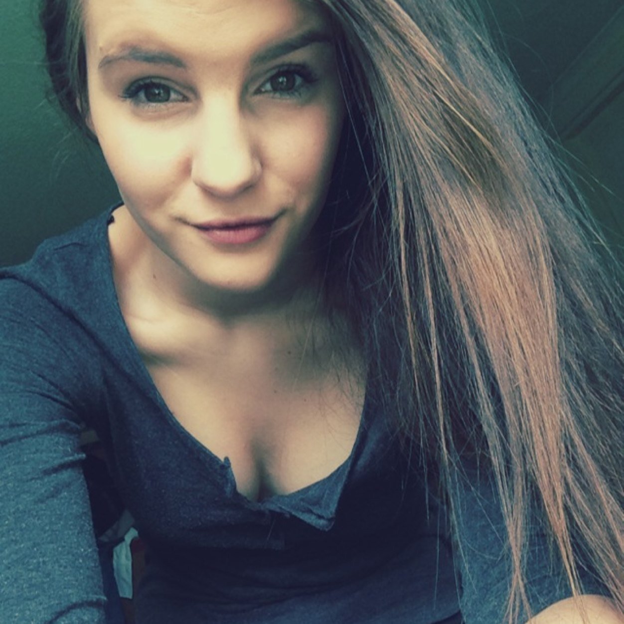 BeWeirdCozYOLO's profile picture. ɪ'ᴍ ɢᴏɪɴɢ ᴛᴏ ᴀ ʀᴏʟʟᴇʀᴄᴏᴀsᴛᴇʀ ᴛᴏ sɪɴɢ ᴛʀʏ ʜᴀʀᴅ, ʙʏᴇ.