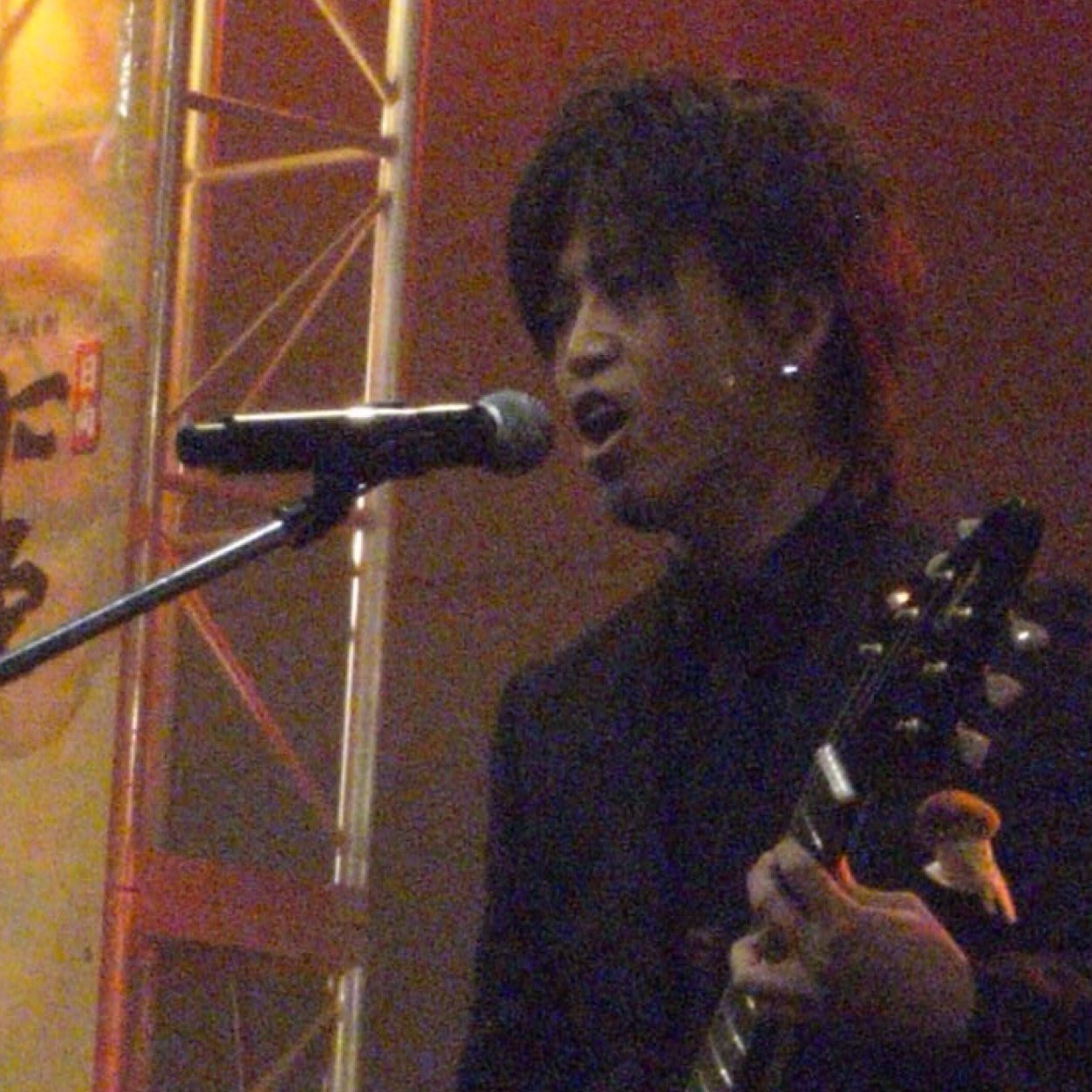 横浜在住のおっさんギタニスト🤡フリーランスでウェブ広告の仕事をしています。その傍ら、部屋でギターを弾き続ける生活🎸ギターなど興味あることについて発信します