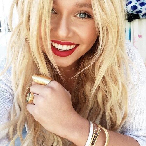 Alli is my idol and my inspiration in everything! I love you @AlliSimpson, you're beautiful! ALLINATOR FOREVER ★