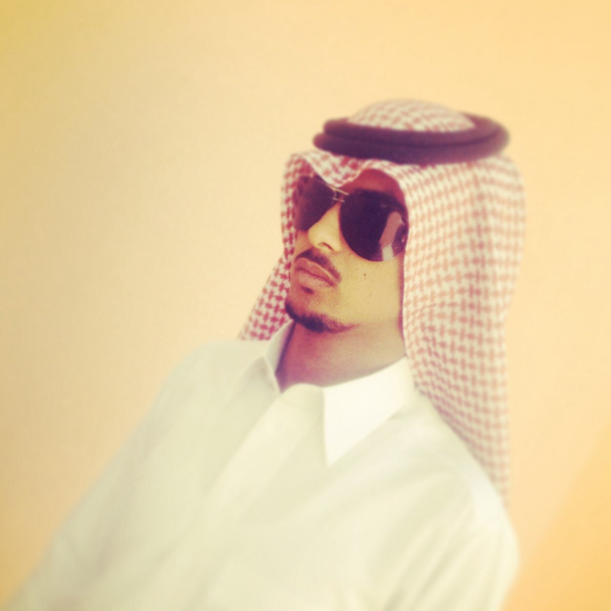 مشكلتي إني أحبك وأنت ماتدري ومشكلتك إنڳِ تعاملني ﻋﻟـﮯ النيه746891E4