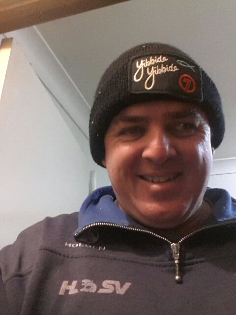 Council garbo who loves his family his footy team and anything funny 
Queenslander and proud to be an Aussie and lets not forget the MIGHTY PARRAMATTA EELS