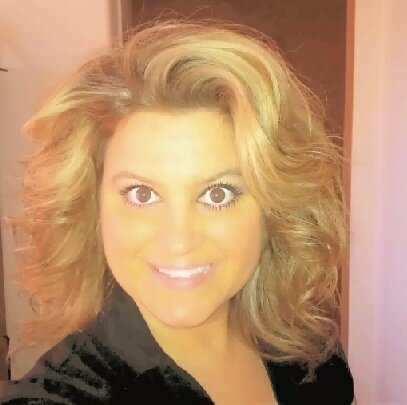 TAGHAIRSTUDIO's profile picture. Hair stylist and loving it!! :)