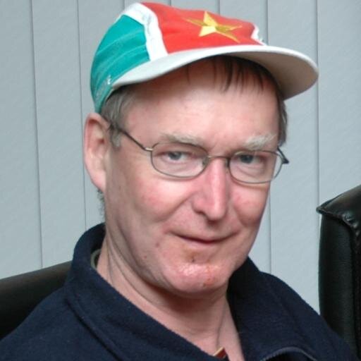 Samen met Dharma woon ik in Suriname  en houden van lekker eten, en een lekker koel Parbo biertje en genieten van het mooie weer en het mooie Suriname