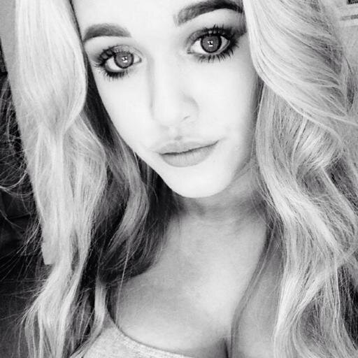Hi! I'm a Louis Tomlinson's sister.This is my private Twitter. I live in Doncaster.