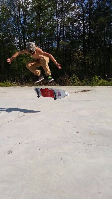 xherbxsharpie38's profile picture. life is to short too longboard