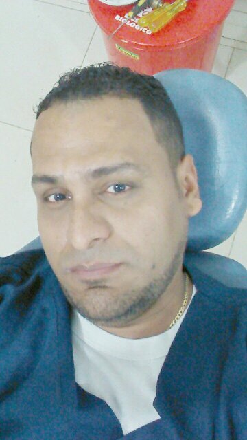 Odontologo con postgrado en gerencia...con ganas de conseguir buenas amistades y mantenerme informado papá d Juan Manuel y Jose David los Amoo!!