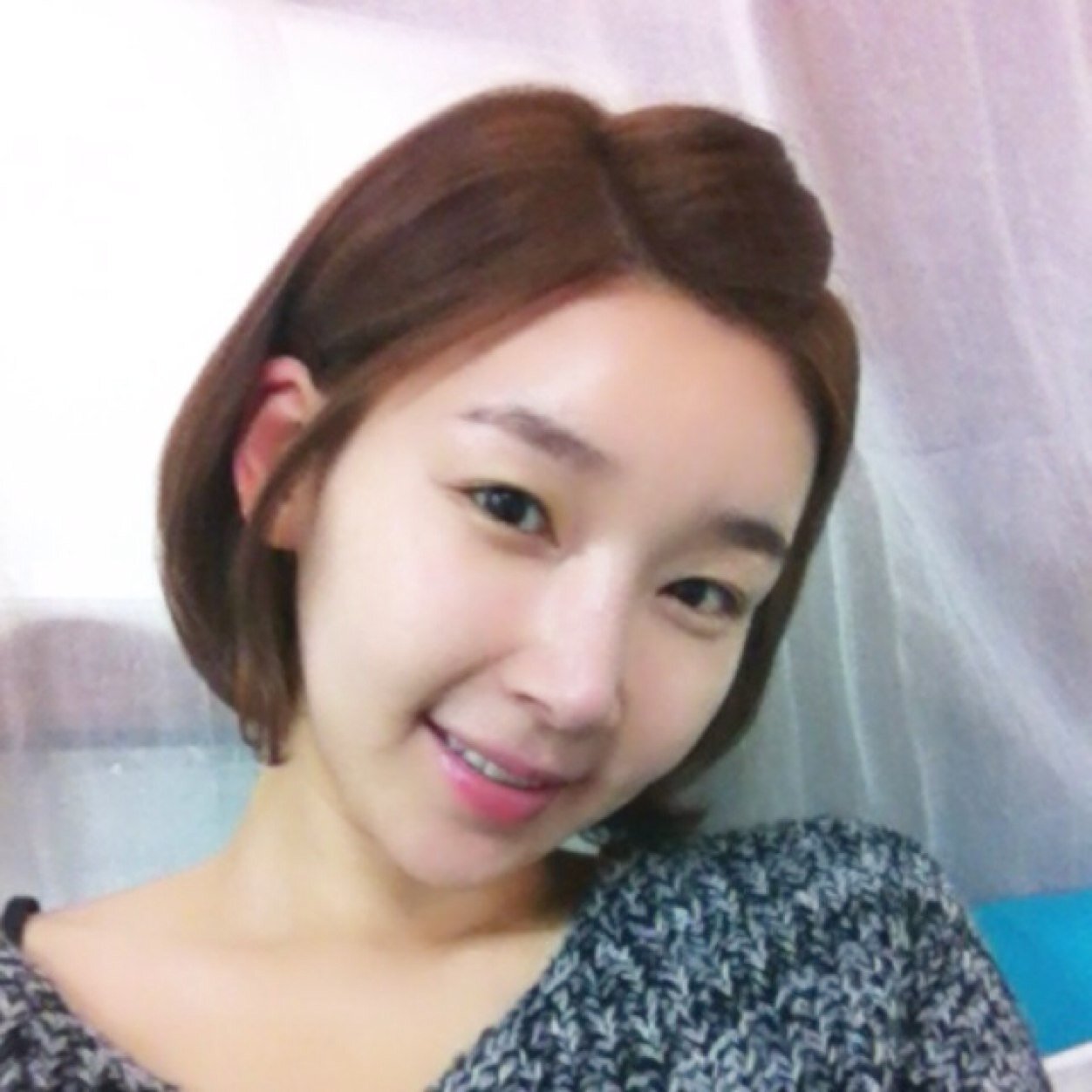 nahyun0926's profile picture. 좌우는 있어도 위아래는 없다