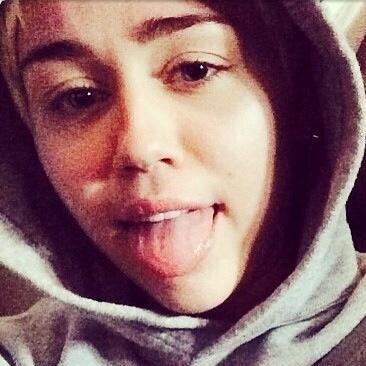 Heyy! I'm Michelle. I'm 14. @MileyCyrus #Smiler, follow me, i will follow u back. love ya all ♥