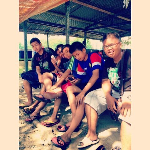 AkuXiiSapik's profile picture. hye..my name syafiq you can call me sapik or joker..
 follow me i follow you back..(_ _) and HI~!!