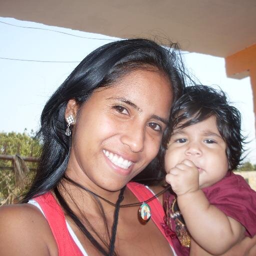 Estudiante de Contaduria Publica, Cariñosa y Apasionada de la vida..Sonreir es lo mejor.!!