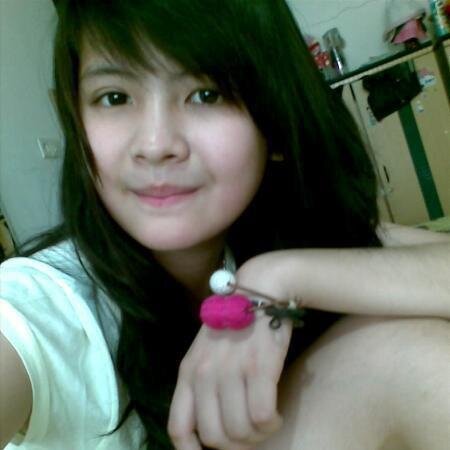 I am younger sister to Carmen Electra. But more importantly I am me!  I LOVE YOU @justinbieber