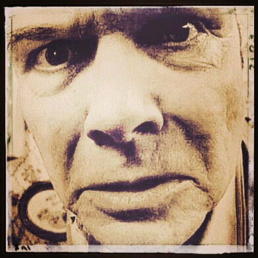 trivicbojan's profile picture. Bratko kad imaš problem i ne možes da ga rešiš so pari, Ti go rešiš so mnogo pari!