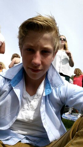 14 Jaar | Klas V3T1 | Linde College  | fc Oldemarkt C1 | #TeamKeizer | fc Bayern in me Hart! ♡ | #TeamPriester | Dont fuck with my friends!! | lol|