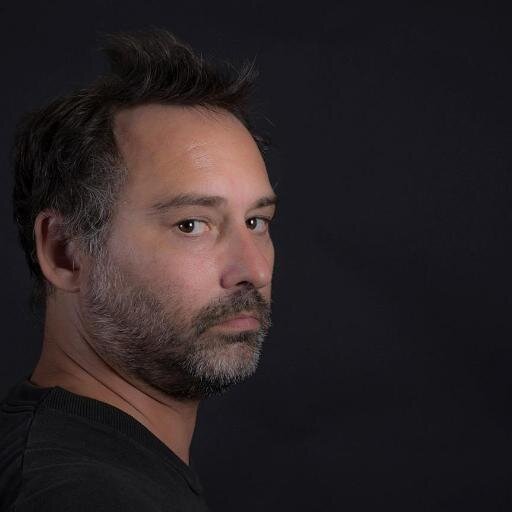 À son compte, Front End developer,  photographe et art numérique.