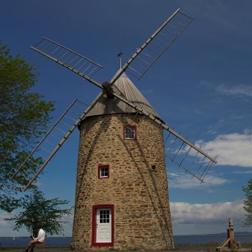 Amoureux de l'histoire, de la nature et désireux de partager notre passion!