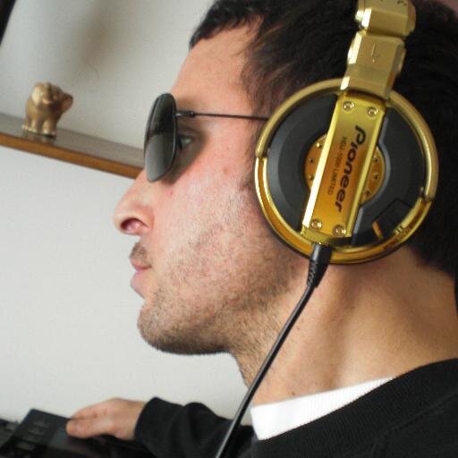 #Dj Beatmaker producer 🎶
Morris:ha lavorato per 20 anni in molti clubs di roma.
suono musica @elettronica @techno e @house.
uso il mio sofware per creare beat