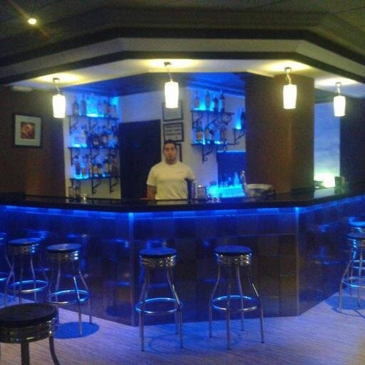 Lugar de copas y buen ambiente para disfrutar con los amigos de un buen rato.