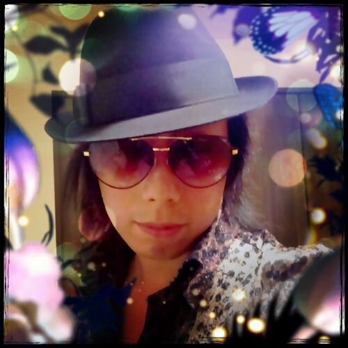 Yumeto_Minami's profile picture. 苦しむことは多いが悲しむことはないのだ

生息地:西麻布、歌舞伎町、秋葉原
趣味:酒、歌、散歩
運命型:波瀾万丈型
Love:Vivienne Westwood

サブカル大好き。音楽も大好き。
画像は本人ですwww