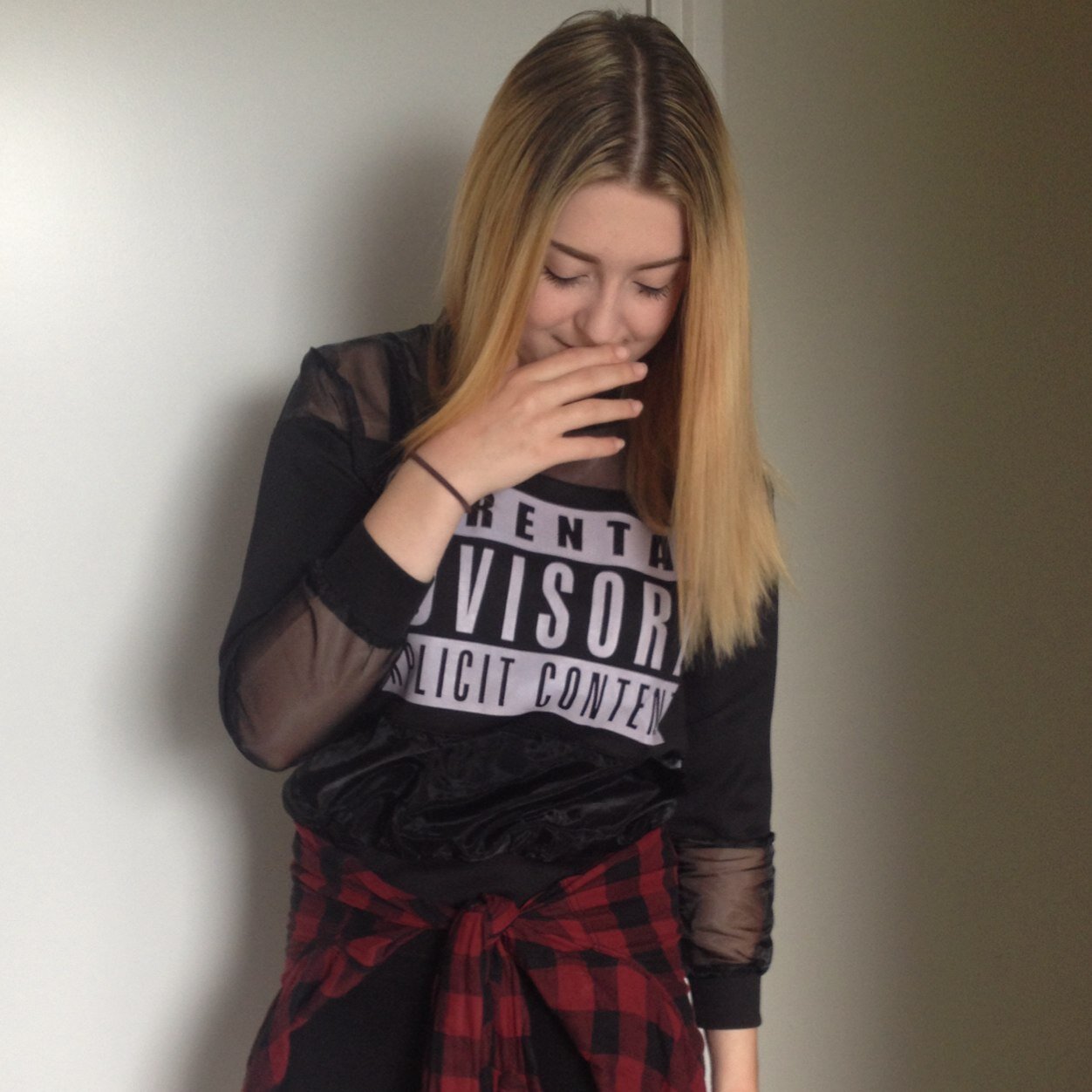 Instagram @loeshout | Owner of Rebelle Fleur Clothing. Like/Volg Rebelle Fleur Clothing op Facebook en Instagram.